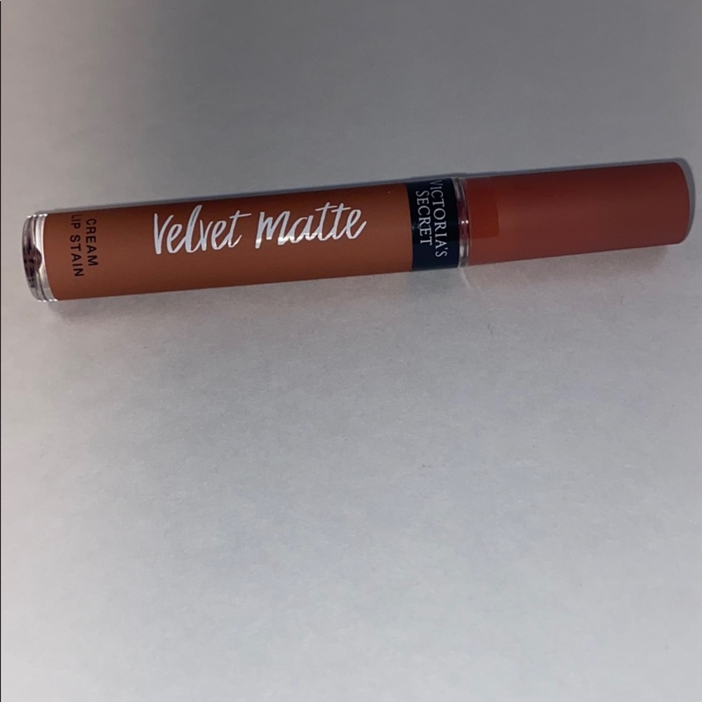 Victoria's Secret Velvet Matte in Perfection